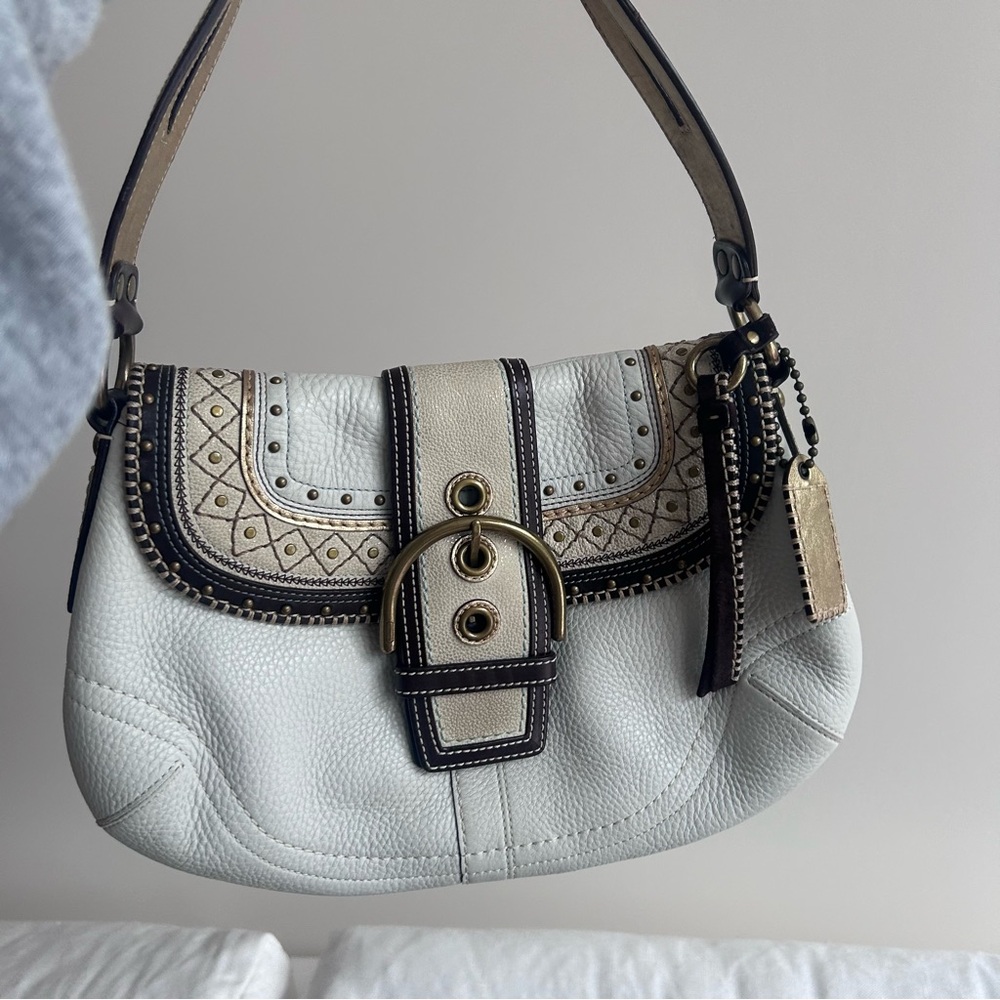 G063-10479 Coach SoHo White Pebbled Leather Whipstitch Soho Flap Bag - Picture 10 of 12